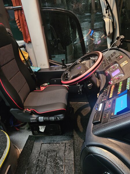 Inchirieri autocare 58 de locuri.